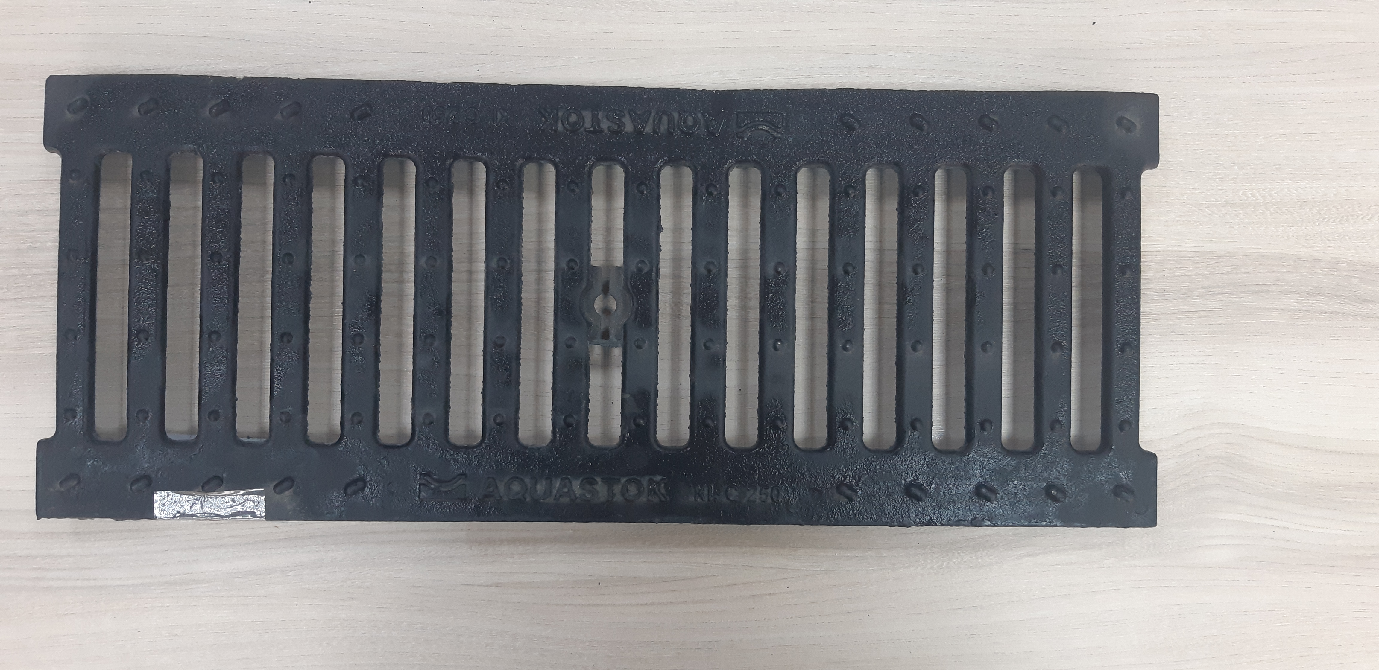 Решетка чугунная щелевая Norma DN150 C250 (500х197х21)