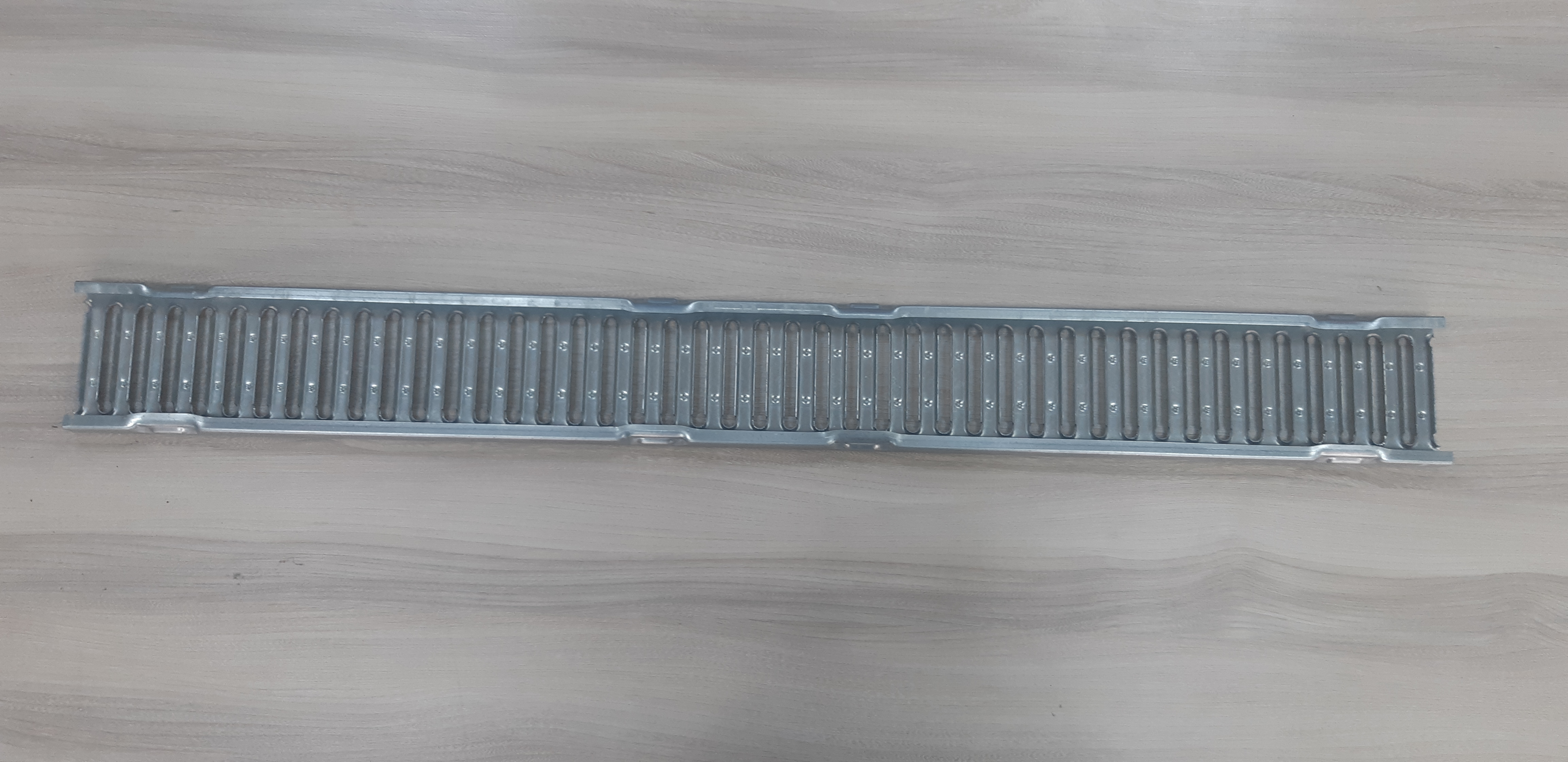 Решетка штампованная оцинкованная Norma DN100 A15 (1000х134х22)