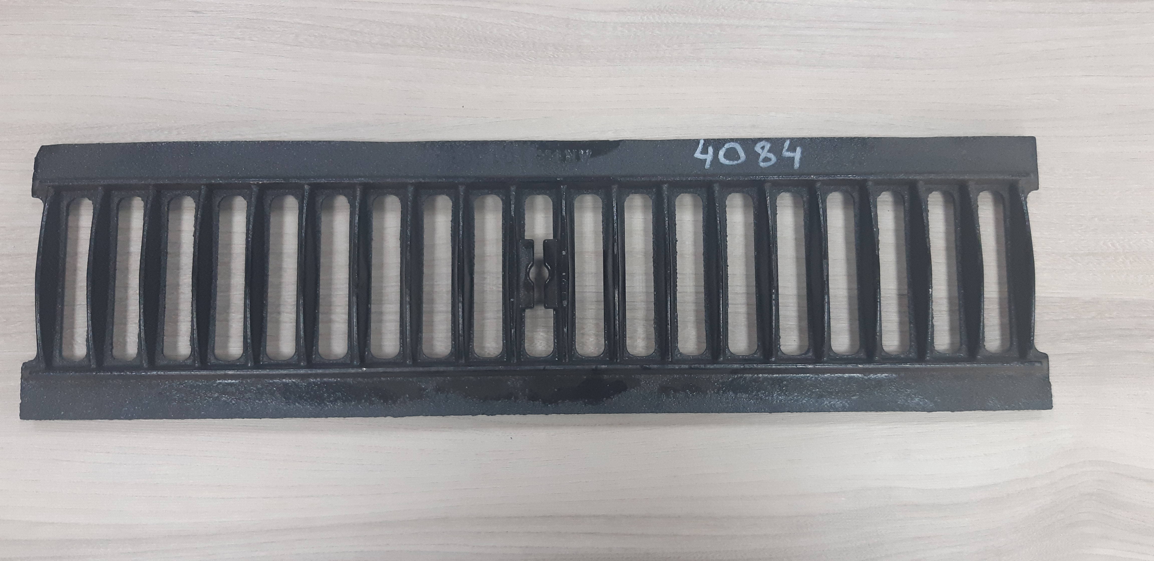 Решетка чугунная щелевая Norma DN100 C250 (500х136х15)